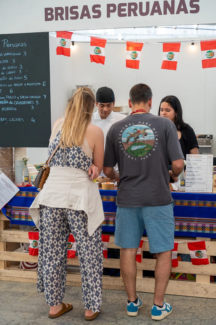 Brisas Peruanas — Folla allo stand dello street food festival