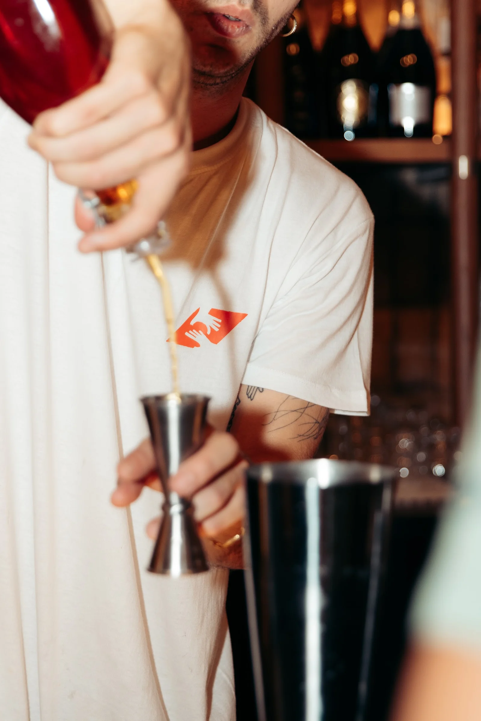La Cava — la preparazione di un drink