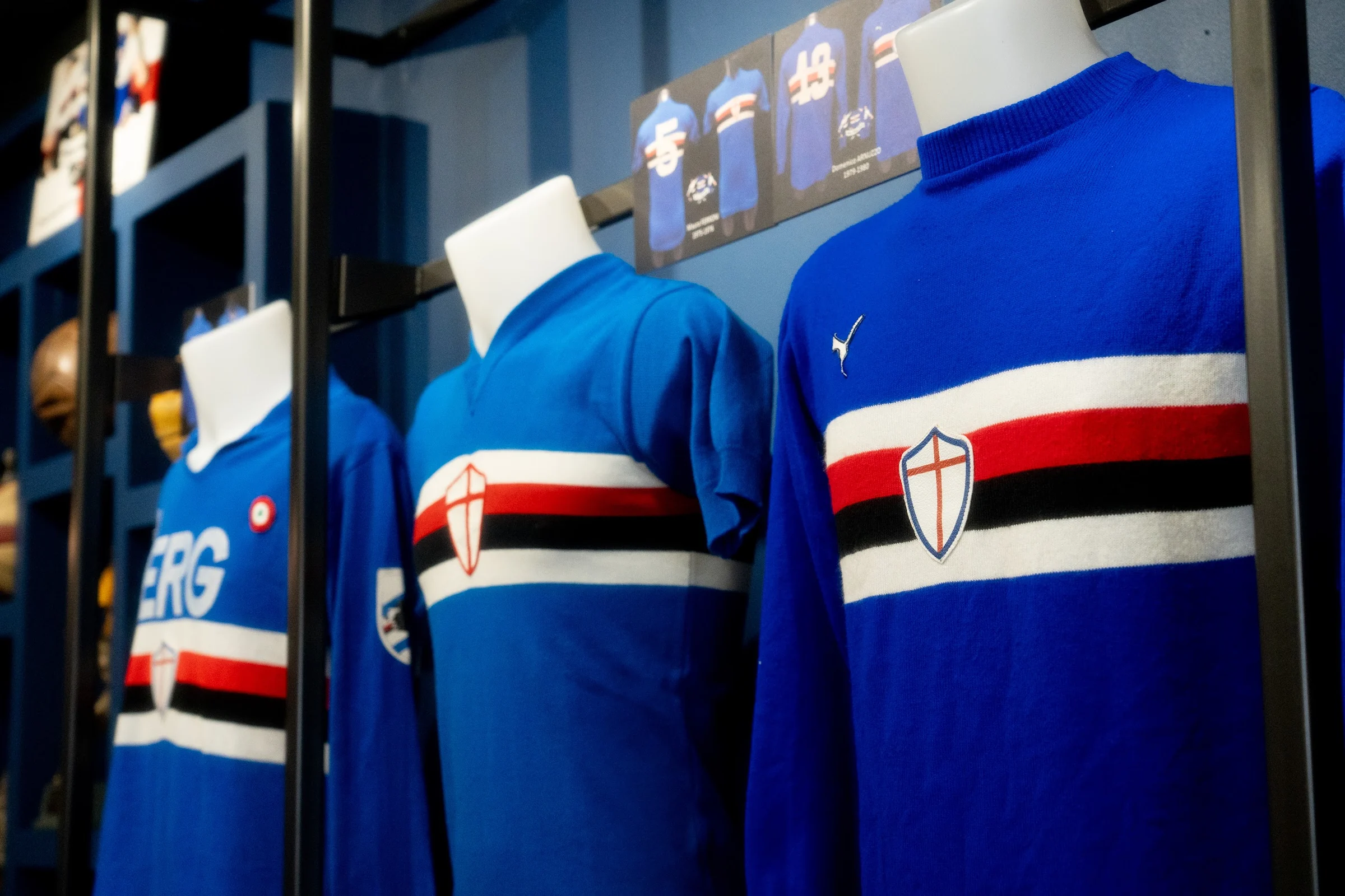 Museo Samp Doria — le maglie blucerchiate nella teca