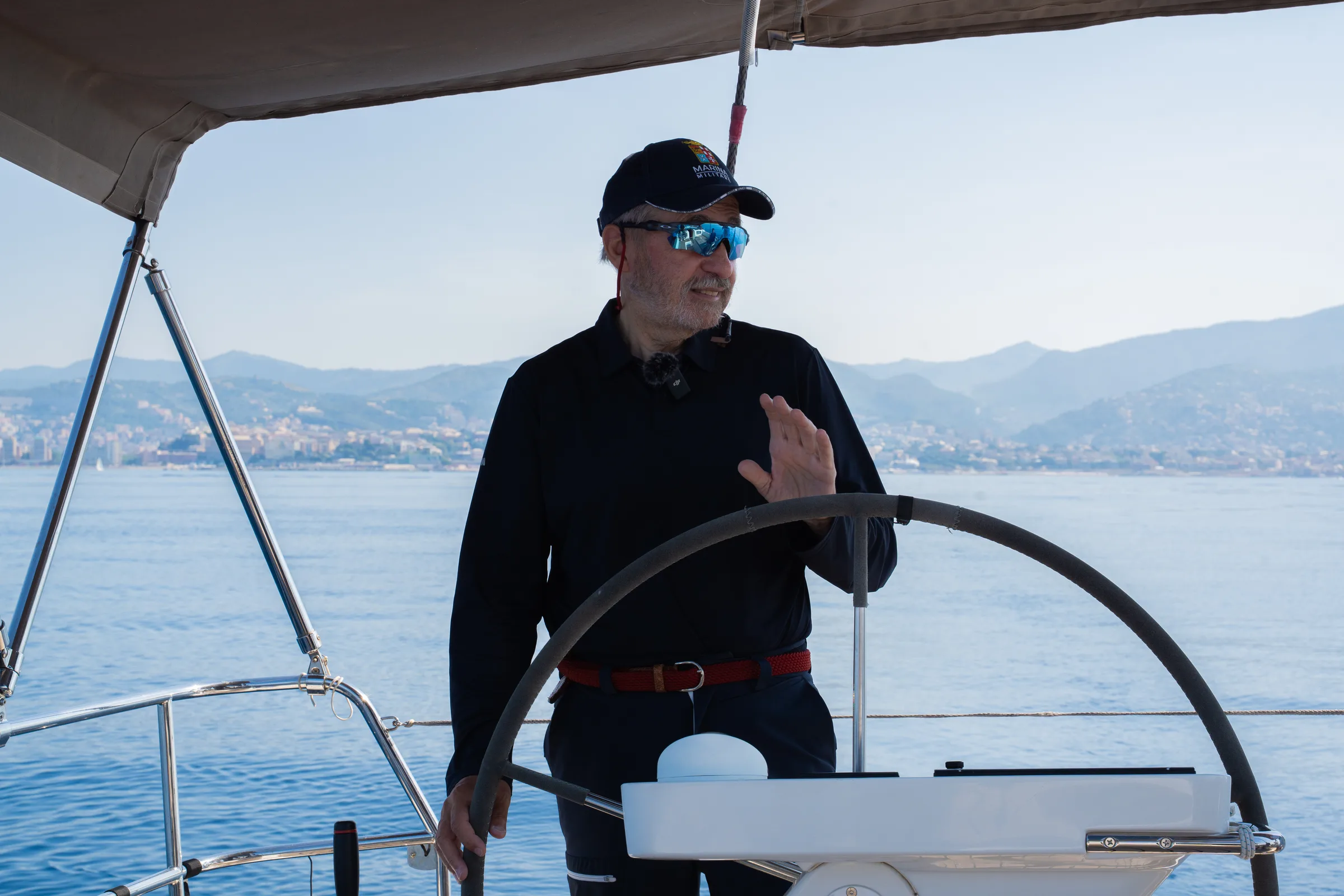 Telenord — Barca a vela al largo della costa ligure